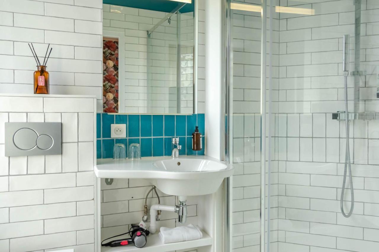 Classic Double Room Shower