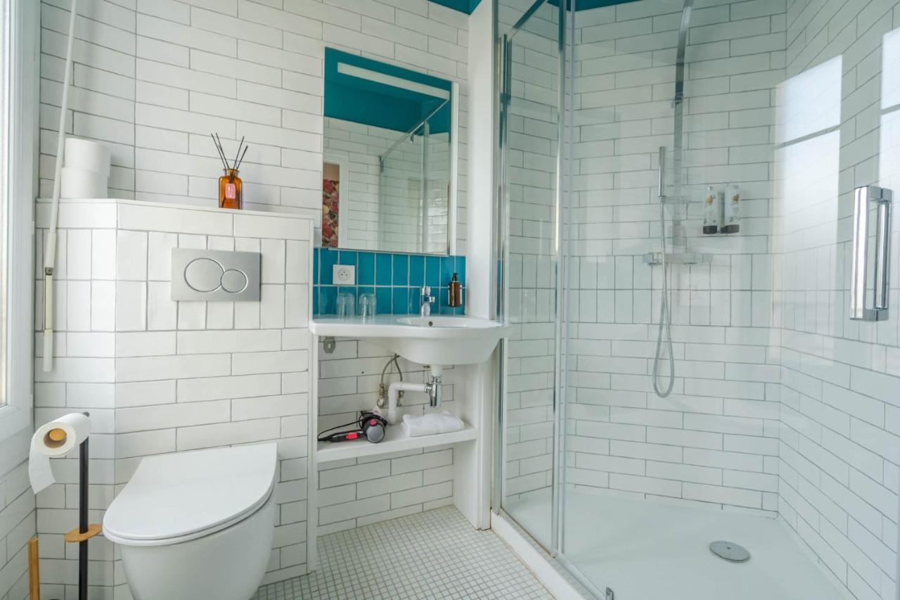 Classic Double Room Shower